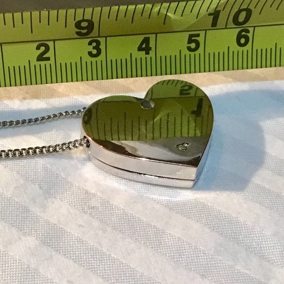 ❤️ Silver Floating Glass Heart Locket - Picture 6 of 7
